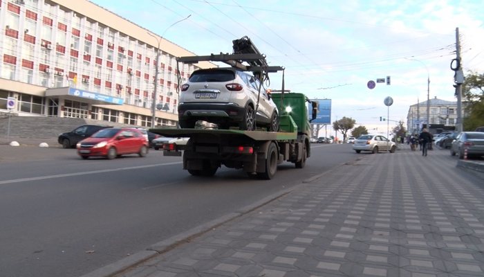 В Кирове могут переместить более 700 машин, мешающих уборке улиц