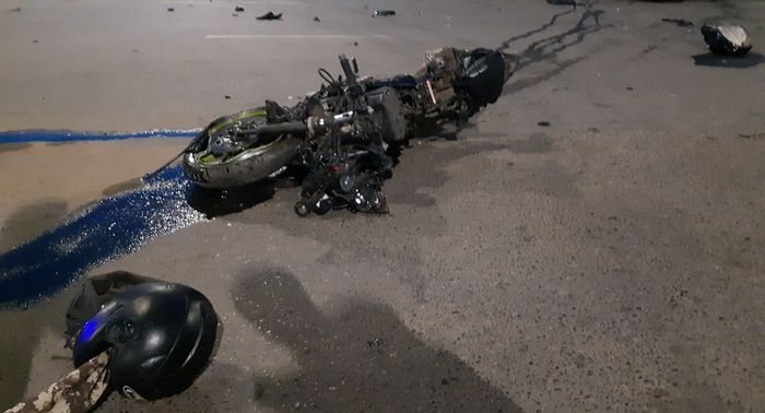 На Московской жестко встретились мотоцикл и легковушка: оба водителя в больнице