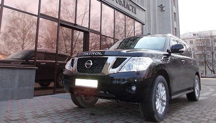 Nissan Никиты Белых с вмятинами и сколами продали за миллион рублей