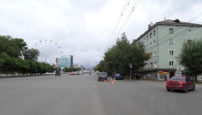 В Кирове «Логан» и «Нива» не поделили дорогу: два человека пострадали