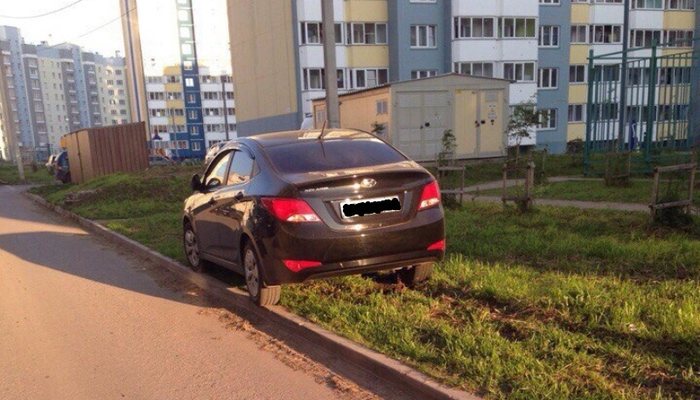 Какой штраф можно получить в Кирове за парковку на газоне