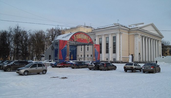 За парковку на «Театралке» наглые водители раскошелятся