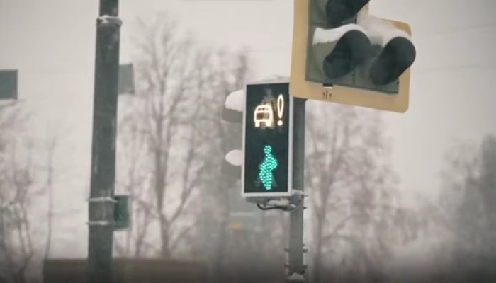 В Москве появились новые светофоры, предупреждающие о приближении машин