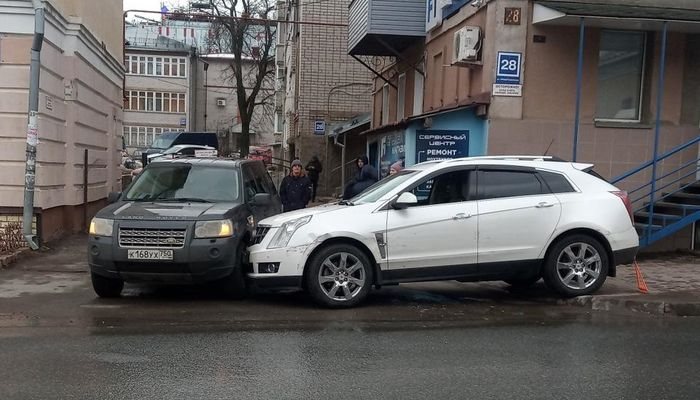 В Кирове мужчине на внедорожнике стало плохо во время езды: водитель скончался в больнице 