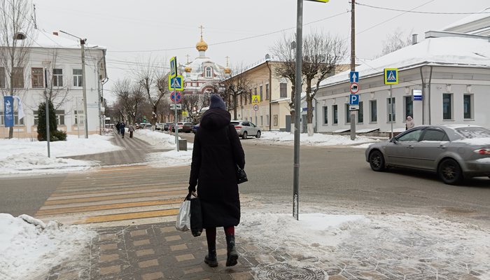 Шаг на "зебру" и пешеход прав? Как теперь водитель обязан уступать дорогу?