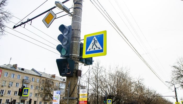 В Кирове начали устанавливать новые светофоры на месте повышенной аварийности