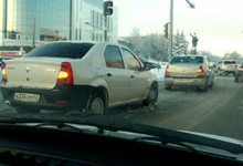 На перекрестке Воровского и Октябрьского столкнулись два «Логана»