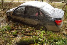 Авария в Бахте: разбил новую машину и напился с горя