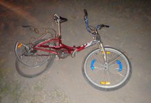 Велосипедист ночью выехал на дорогу под колёса Mercedes