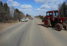 Трактор начал поворот - авария у Ленинской Искры