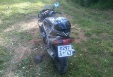 Молодой водитель отправил мотоциклиста в больницу одним ударом