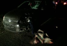 Ослепленный фарами водитель Volkswagen сбил женщину