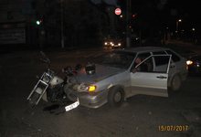 На Октябрьском проспекте водитель ВАЗа травмировал 2 мотоциклистов