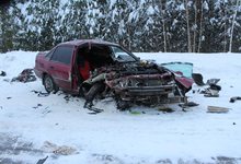 Машину вынесло на встречку после наезда на снег - авария возле Советска