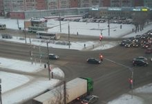 Кировские автомобилисты жалуются на новый светофор Московская – Упита