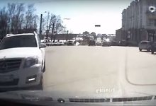 На Ленина Mercedes врезался во встречный автомобиль