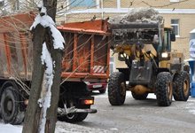 Администрация Кирова: 79 единиц спецтехники вчера выехало на уборку города