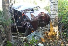 В Санчурском районе “пятерка” влетела в дерево.  Водитель и пассажир погибли