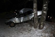 В Яранске пьяный водитель "девятки" протаранил дерево