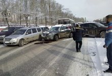 Две женщины не смогли разъехаться - ДТП на Октябрьском проспекте