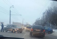 У "Простора" "Волга" протаранила "Рено Логан"