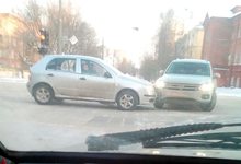 На Карла Маркса — Розы Люксембург столкнулись «Калина» и «Фольксваген»