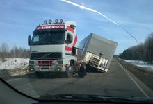 На трассе в Кировской области у фуры оторвался прицеп