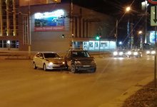 В центре города произошло столкновение Niva Chevrolet и Hyundai Solaris