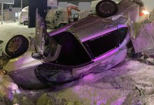 После ДТП с тремя автомобилями на Южном обходе Кирова "Лада Гранта" опрокинулась