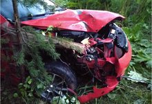 Возле Кирово-Чепецка неуправляемая машина врезалась в дерево