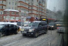 Город в пробках: аварии и заносы парализовали движение в Кирове