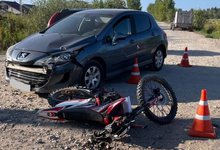 Два подростка на мотоцикле врезались в иномарку в Кирове