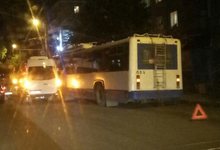 ДТП на Октябрьском проспекте: троллейбус встретился с “Мерседесом”