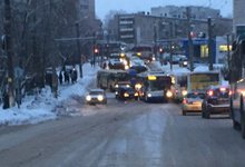 Улица Щорса в Кирове встала в пробке