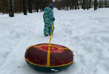 Россияне массово разбиваются на тюбингах, привязанных к авто