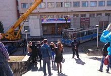 «Спасти рядового Райана»: вызволение троллейбуса с парковки