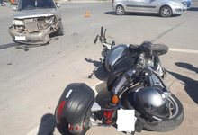 В Кирове на Октябрьском проспекте произошло ДТП с мотоциклом