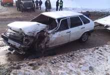 В Котельниче столкнулись «ЗИЛ» и «легковушка»