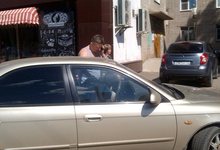 Кировчанин остановил водителя, который ехал прямо по тротуару