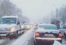 Снегопад усугубил ситуацию на дорогах Кирова