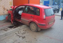 Водитель на Renault спровоцировал ДТП и скрылся