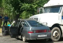 На перекрестке Производственной и Солнечной фура протаранила «двенадцатую»