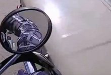 Мотоциклист едва не попал в ДТП из-за нерасторопного водителя