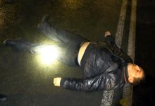 Пьяный пешеход заснул прямо на проезжей части улицы Ленина
