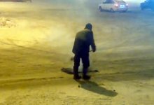 Жители Кирова сняли на видео «инновационные» технологии ремонта дорог