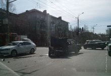 У ДК «1 мая» лоб в лоб столкнулись две «Лады»