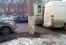 На Октябрьском столкнулись «Хонда» и «Мерседес»