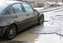 В Кирове активисты сами «залатают» дороги и раскрасят их в «дымку»