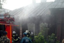 Огнеопасные выходные: пожары уничтожили гараж с 10 машинами и покалечил мужчину