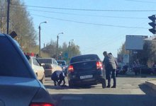 На улице Горького «Лада Гранта» провалилась в люк